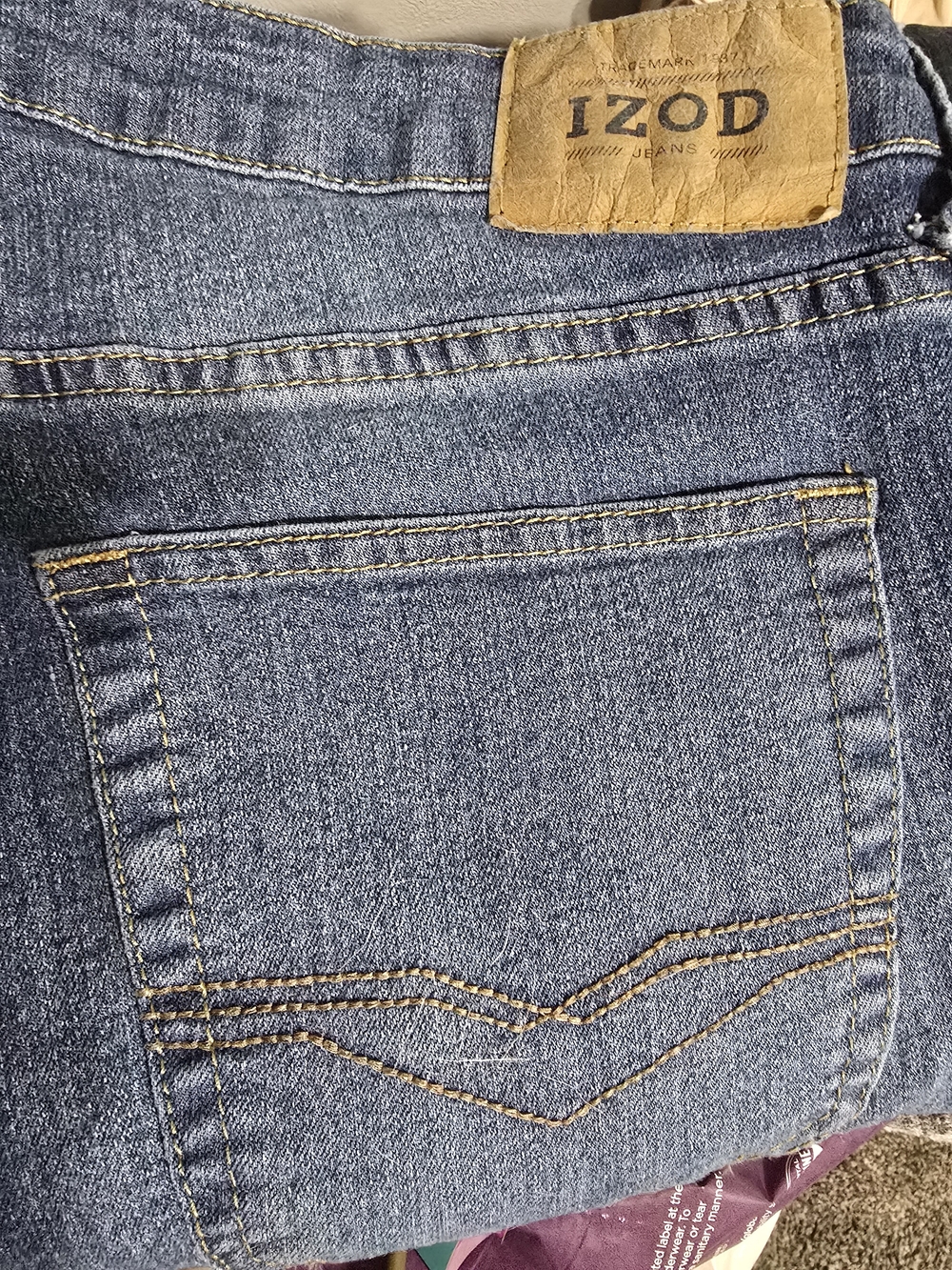 Mens 34x32 Izod Slim Straight Fit Jeans in Medium Blue with Contrast Stitching